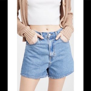 Vintage Levi’s 550 Boyfriend Denim Shorts Size 33” W